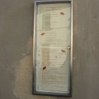Bacheca menu in acciaio inox e vetro.jpg