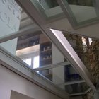 Ballatoio e scala in acciaio e vetro strutturale [4].jpg