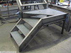 Scala in acciaio a 2 rampe, premontaggio in officina [2].jpg