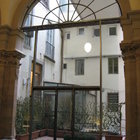 Vetrata con porta va-e-vieni in acciaio [1].jpg
