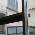Vetrata con porta va-e-vieni in acciaio [5].jpg