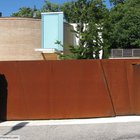 Cancello moderno a 2 ante in acciaio corten [1].jpg
