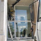 Vetrata e porta a bilico in acciaio.jpg